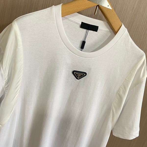 人気急上昇プラダ トライアングルロゴ コットンTシャツ フェイク ホワイト put45685